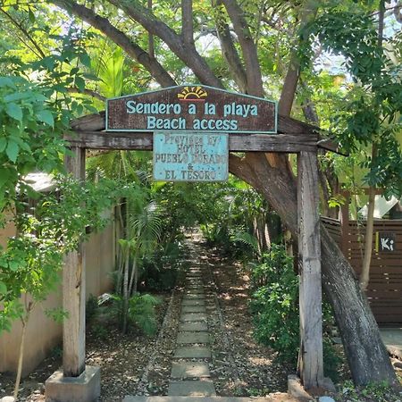 Tsunami Hostel Tamarindo Extérieur photo
