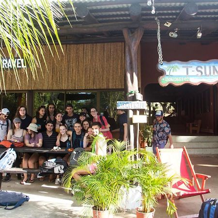 Tsunami Hostel Tamarindo Extérieur photo