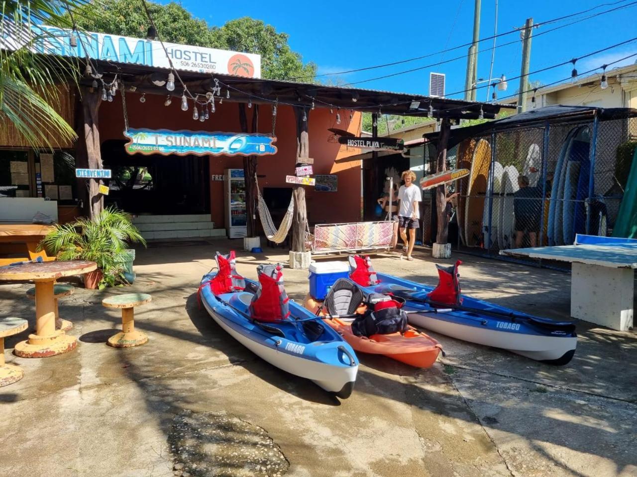Tsunami Hostel Tamarindo Extérieur photo