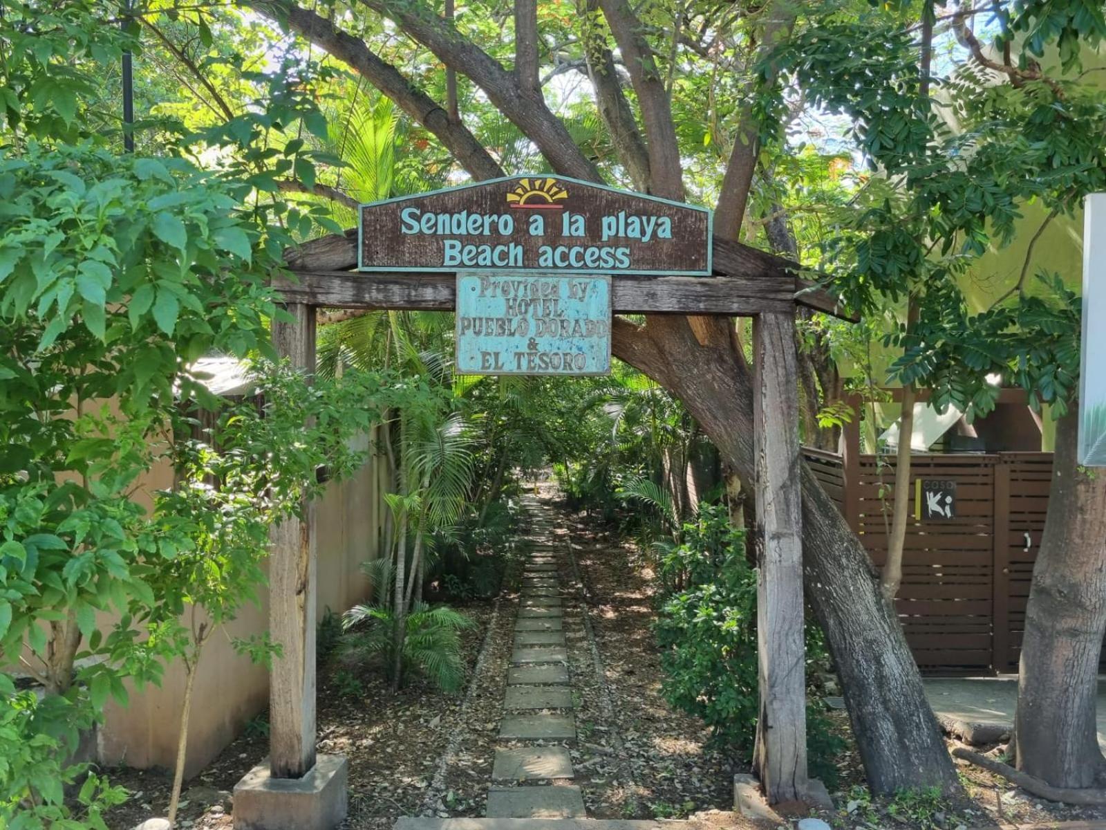 Tsunami Hostel Tamarindo Extérieur photo