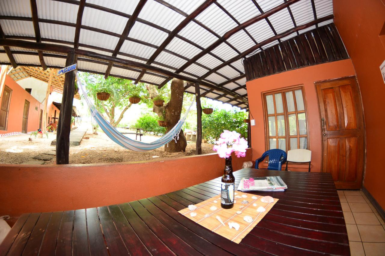 Tsunami Hostel Tamarindo Extérieur photo