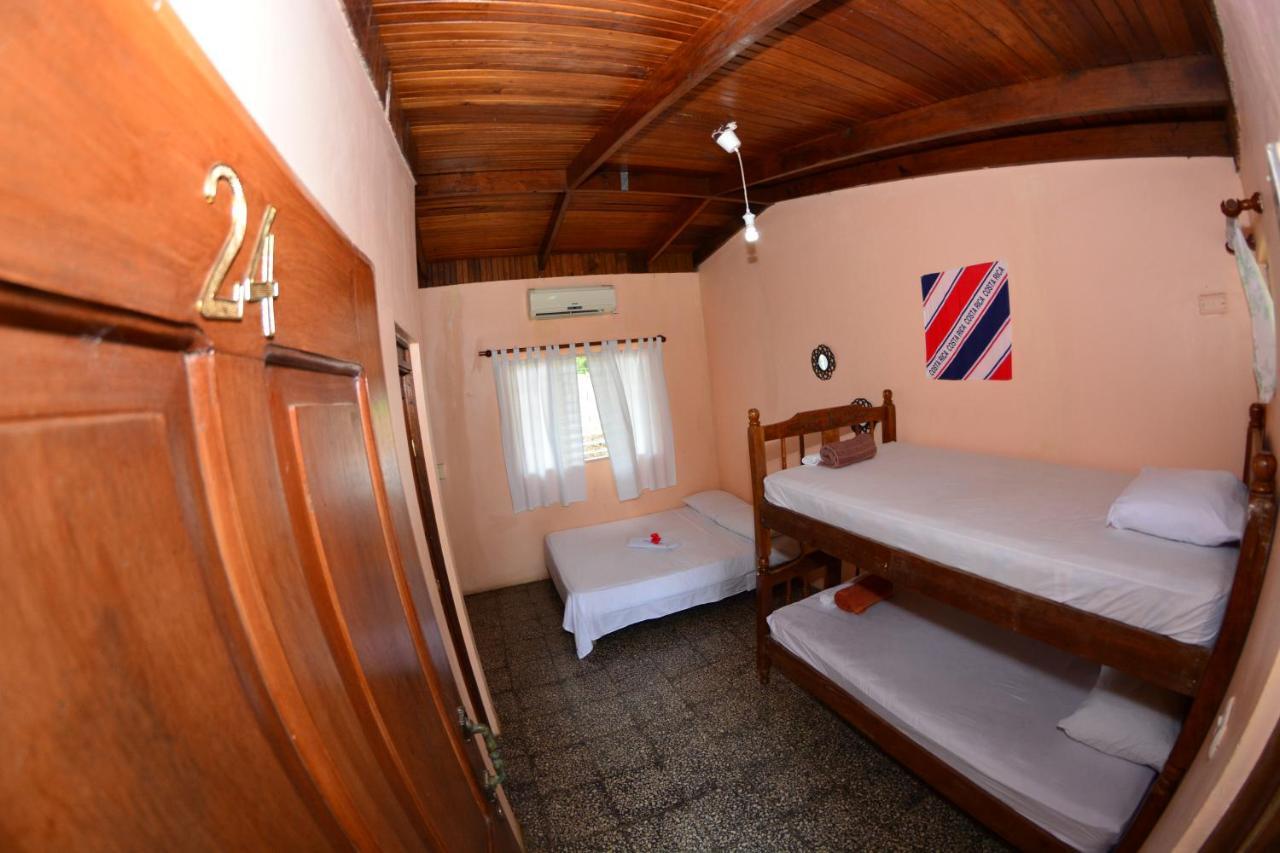 Tsunami Hostel Tamarindo Extérieur photo