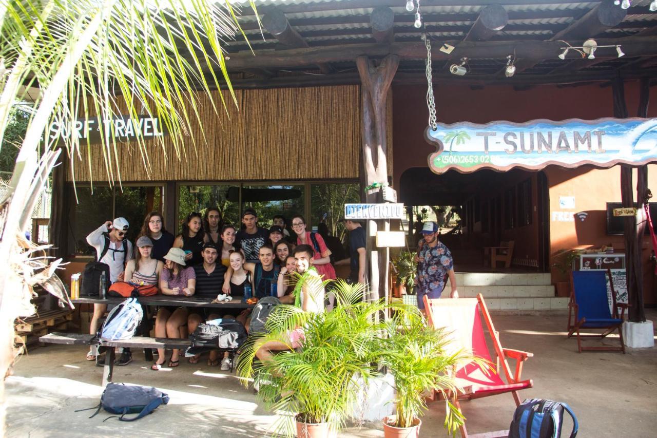Tsunami Hostel Tamarindo Extérieur photo