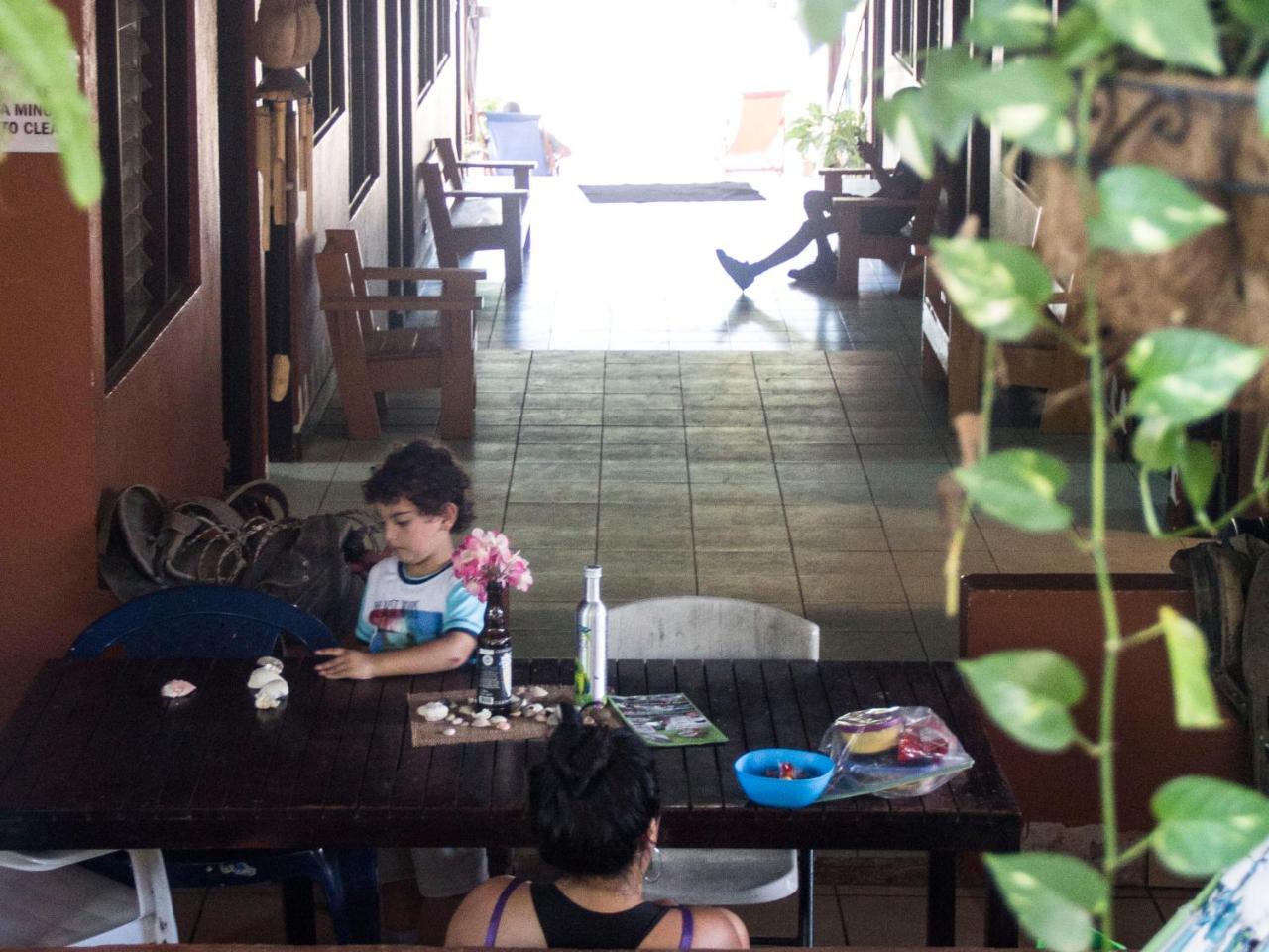 Tsunami Hostel Tamarindo Extérieur photo