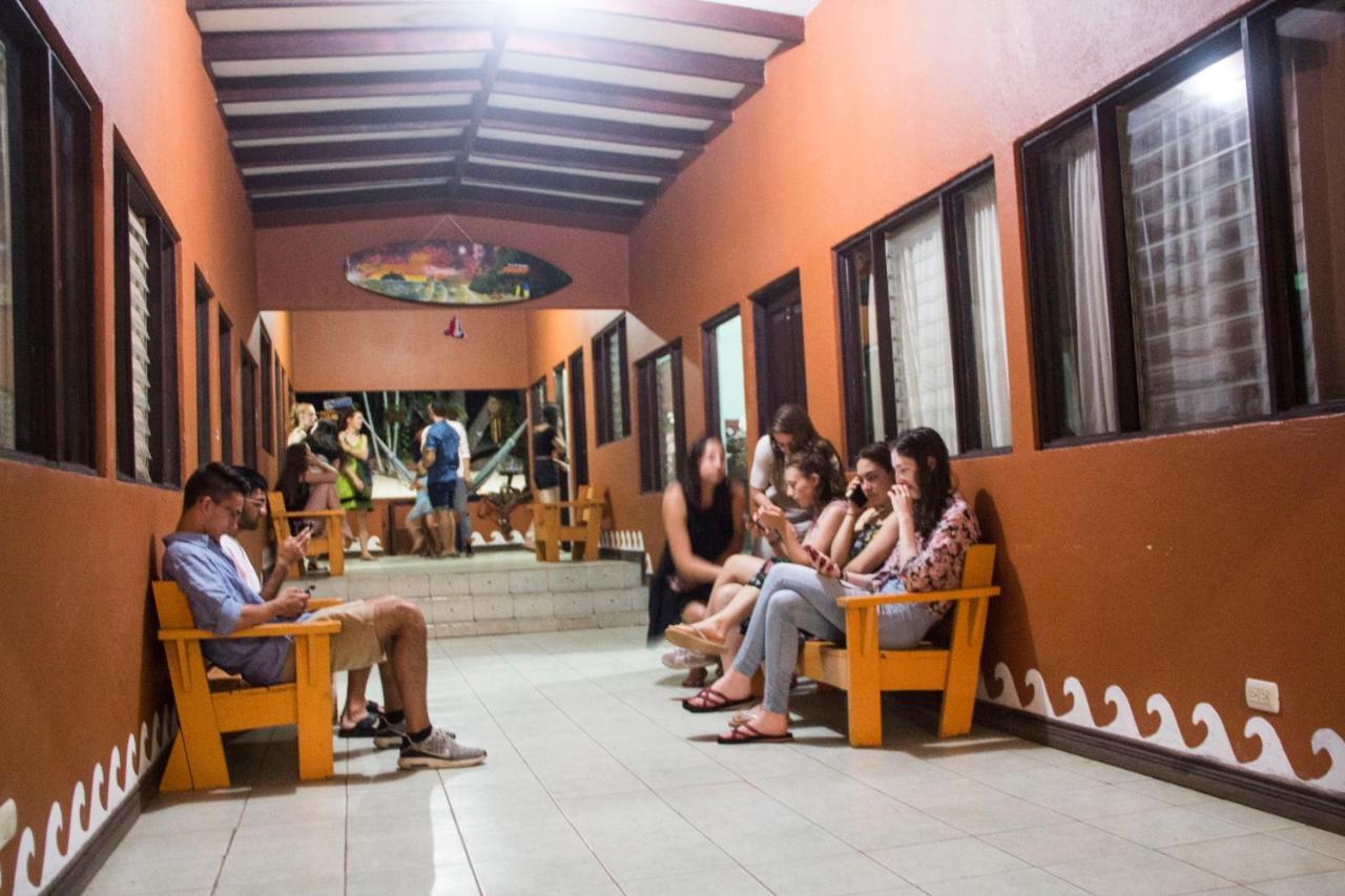 Tsunami Hostel Tamarindo Extérieur photo
