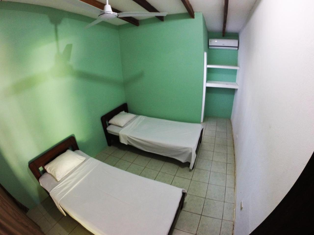 Tsunami Hostel Tamarindo Extérieur photo