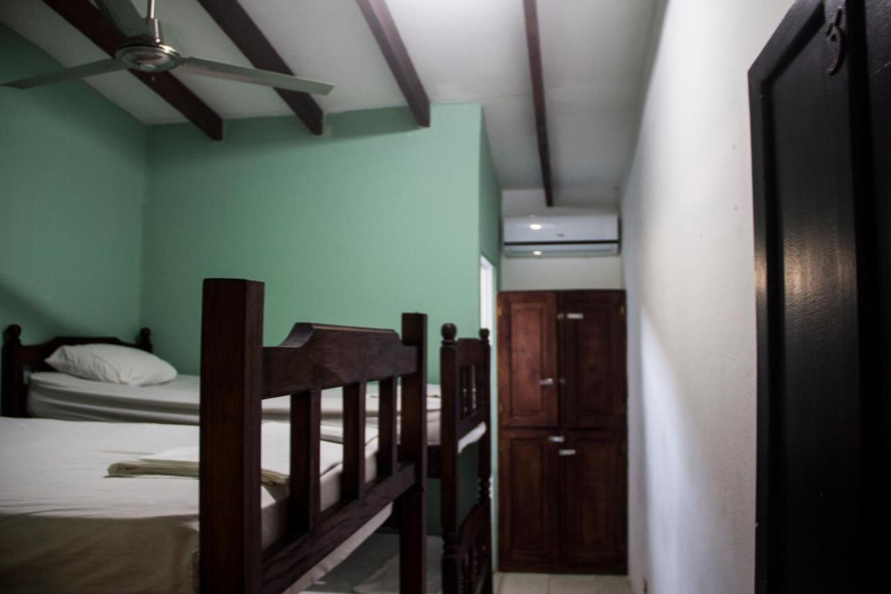 Tsunami Hostel Tamarindo Extérieur photo