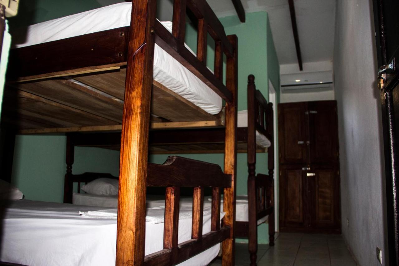 Tsunami Hostel Tamarindo Extérieur photo